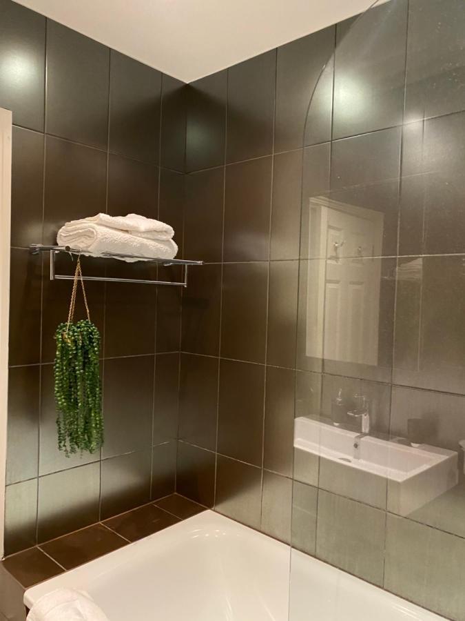 דירות לונדון Beautiful Modern Studio In High Street Kensington מראה חיצוני תמונה